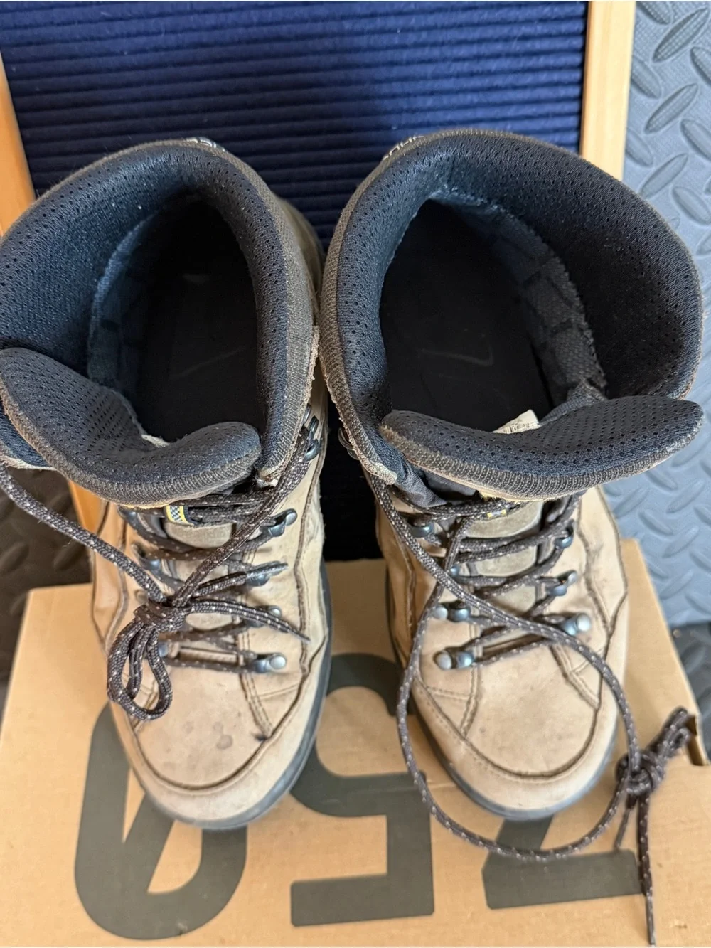 Lowa Renegade GTX Mid Boots Mens size 9.5 Brown Leather Hiking Trail (Bin#1)